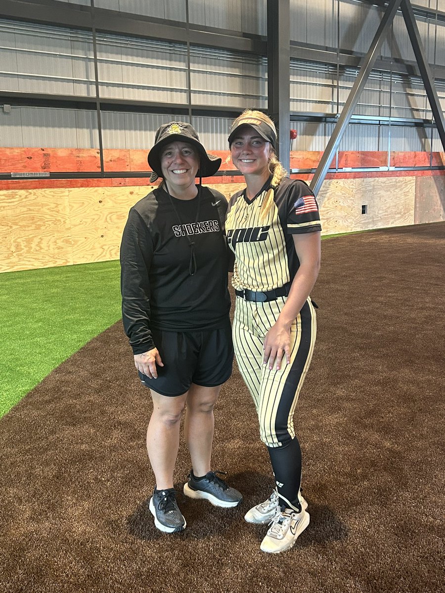 Always a good time with <a href="/GoShockersSB/">Wichita State Softball</a>!!!🥎🌾
#FearTheWheat #des
<a href="/EpicNational16u/">Epic National Smith 16u</a> <a href="/CoachBredbenner/">Kristi Bredbenner</a> <a href="/EastonHerring/">Easton Herring</a> <a href="/eeconomon/">Coach E</a>