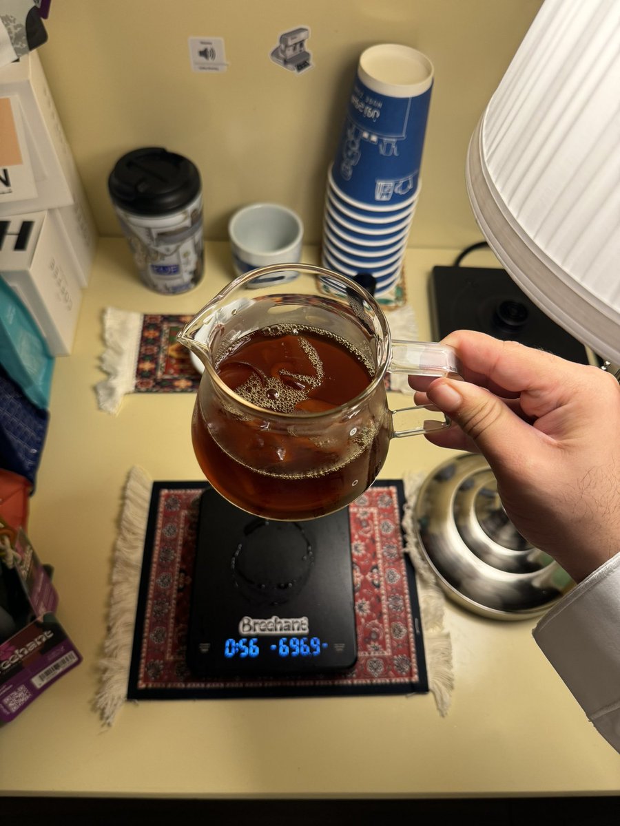 وليسَ عتابُ المرء للمرء نافِعاً
إذا لَم يكُن للمرءِ عقلٌ يُعَاتِبُه