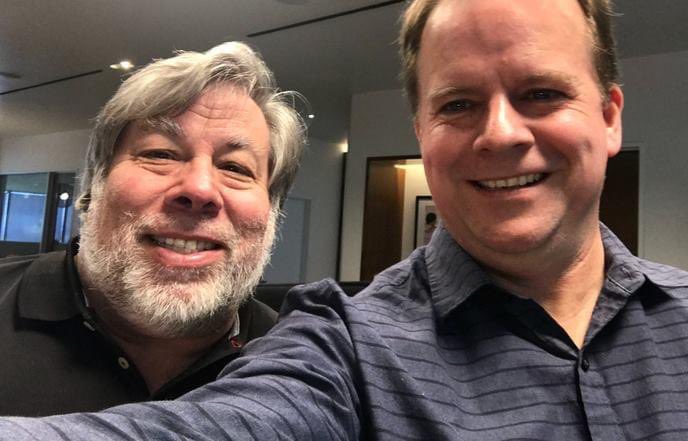 Thanks <a href="/gruber/">John Gruber</a> for sharing this story about Woz. As a Bay Area native and lifelong techie, he’s always been one of my idols. Years back I randomly met him in the AMEX lounge at SFO—such a kind, down-to-earth guy. Of course, I had to grab the selfie!

daringfireball.net/linked/2025/08…