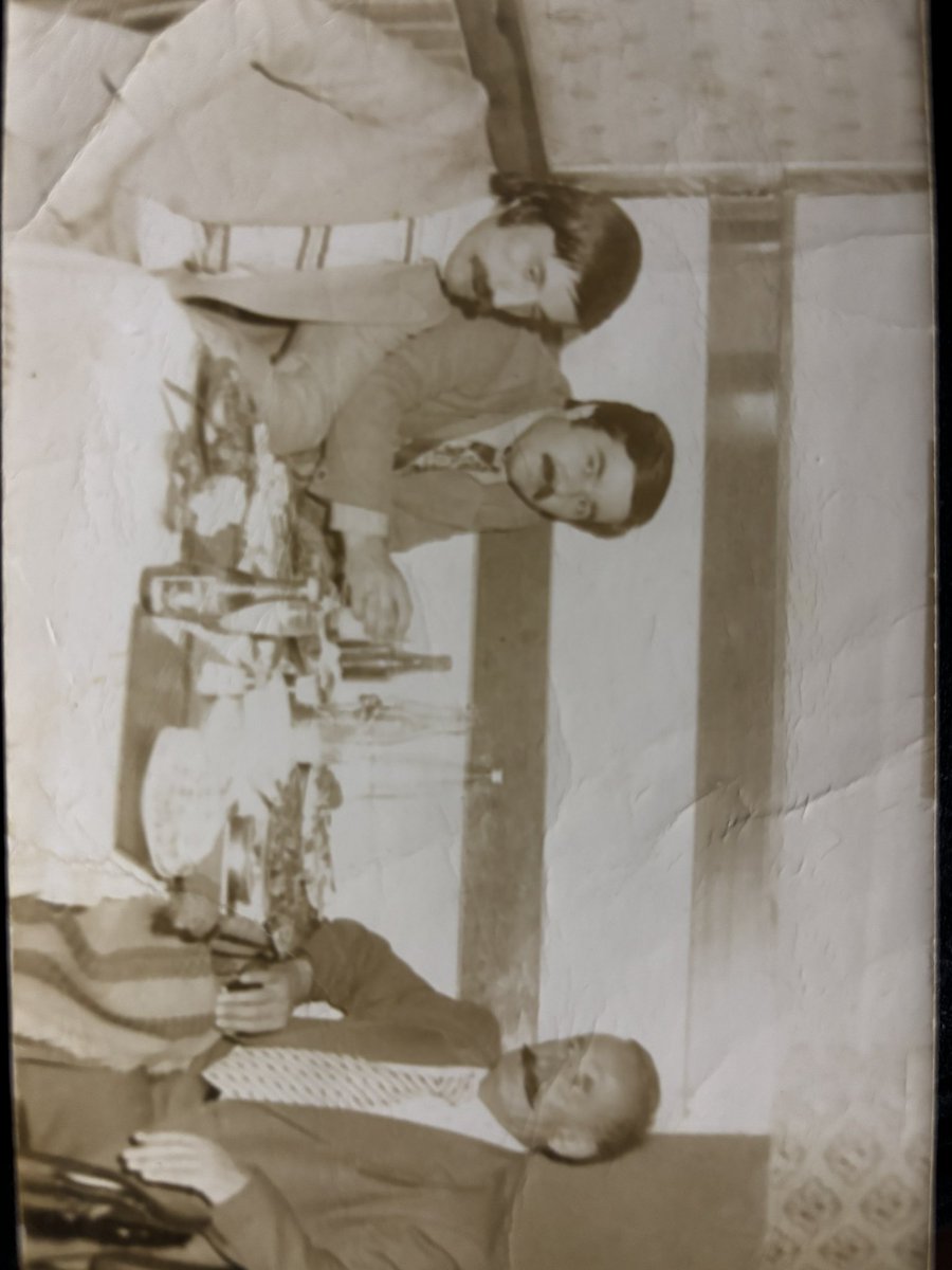NazlBekci's tweet photo. 70’ler ve sevgili dedem -bu fotoğrafın gizli detaylarını asla öğrenemiyoruz… https://t.co/ge5Q6CdfAk