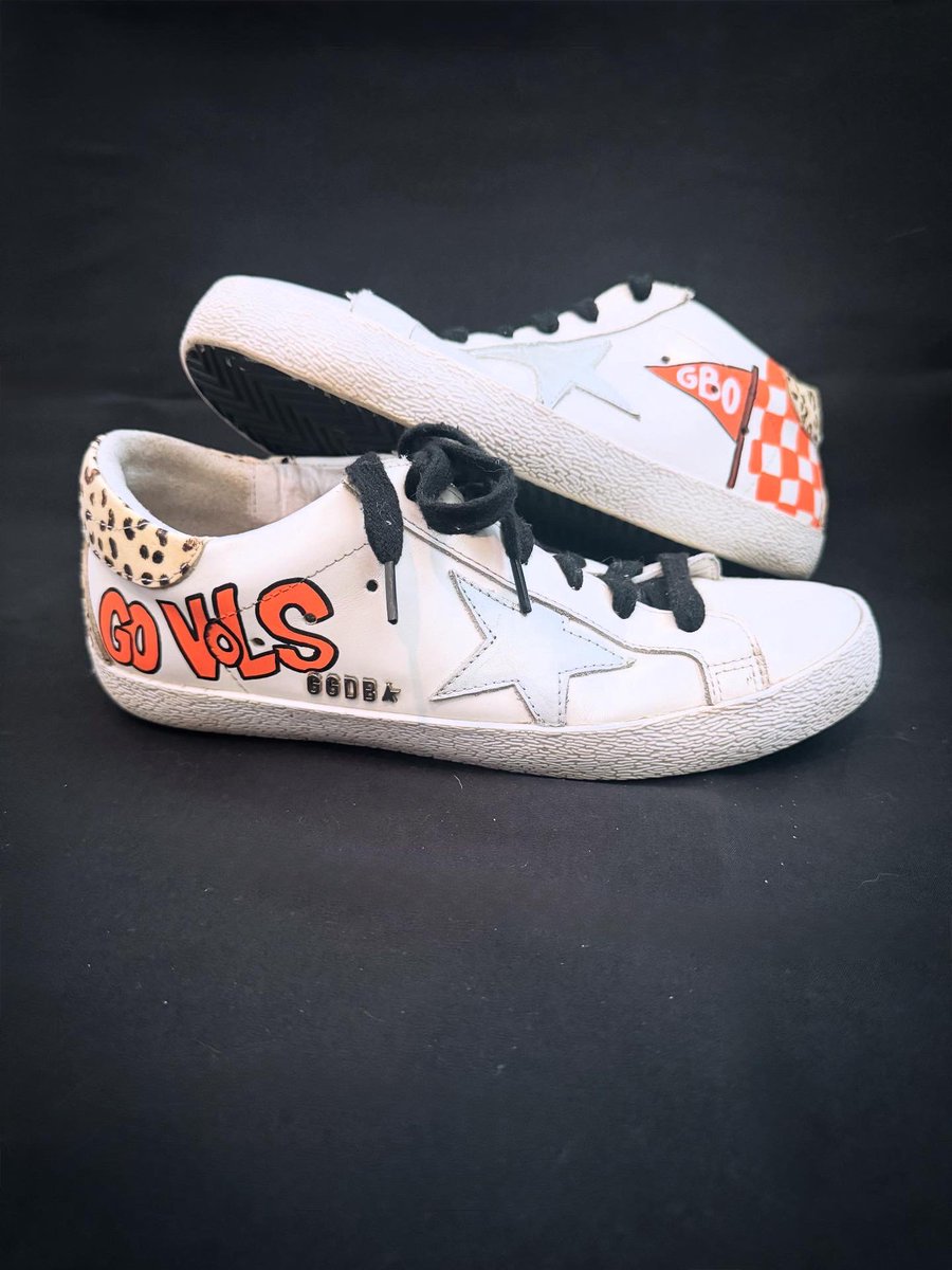 RaisingCustoms's tweet image. Checkerboards, tri-stars, and all the orange pride 🟧⬜ These shoes were made for cheering on the Vols! #GoVols #VFL #GBO #angelusdirect