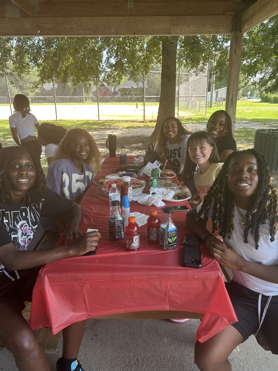 FM_WBB's tweet image. Yesterday we worked….today we played! 

The journey begins…..💯