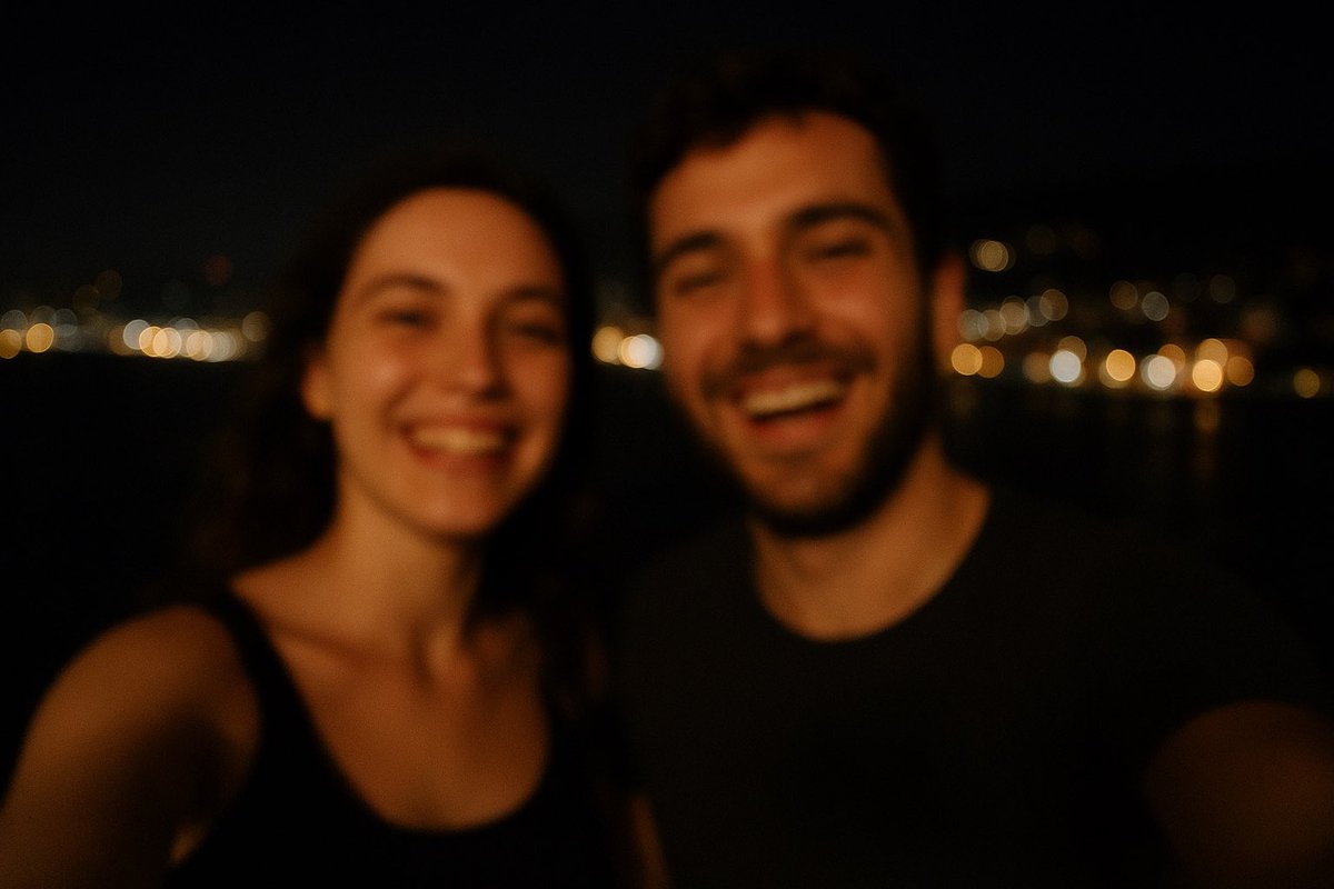 Seninle Alanya'da flaşla çekilmiş bulanık ama mutlu bir fotoğrafımız olmalı