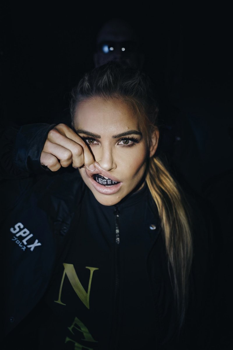 🚨 Com um combate programado para amanhã, Becky Lynch pede que Natalya traga Nattie Neidhart para a WWE:

"Traga sua nova versão, estou completamente cansada da Natalya [normal]. Obs: Eu nunca me esqueço."