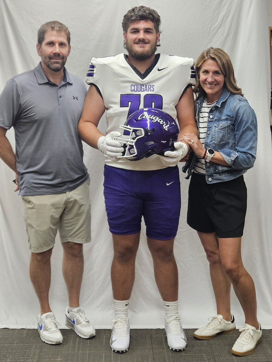 Brooks Lawson (@brooks_l_99) on Twitter photo After many conversations with my family and the important people in my life, I am truly blessed to announce my commitment to The University of Sioux Falls. #WinnersWin
<a href="/JimGlogowski/">Coach Glo</a> <a href="/j_schlichte/">Jay Schlichte</a> <a href="/CoachLueds/">Lucas Lueders</a> After many conversations with my family and the important people in my life, I am truly blessed to announce my commitment to The University of Sioux Falls. #WinnersWin
<a href="/JimGlogowski/">Coach Glo</a> <a href="/j_schlichte/">Jay Schlichte</a> <a href="/CoachLueds/">Lucas Lueders</a>
