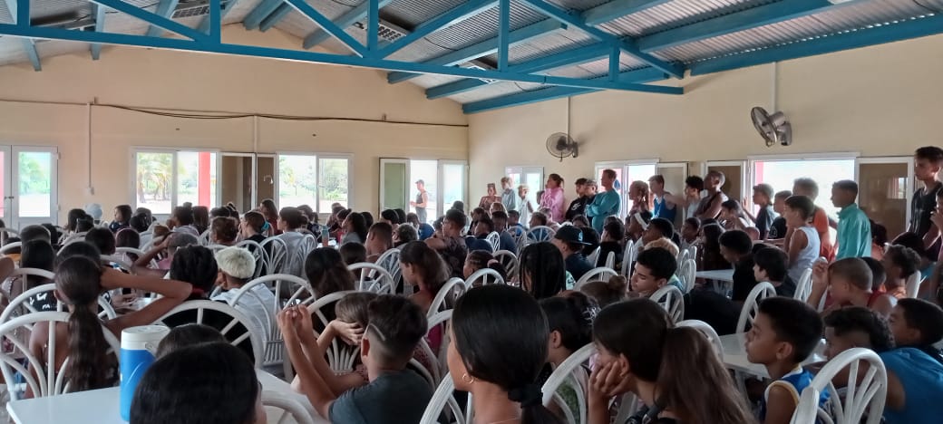 Con #HonorHolguinero nuestros  niños, niñas,  adolescentes y jóvenes disfrutan  de  la TV del canal educativo .
Además ganar en el aprendizaje de las matemáticas #HonorHolguinero <a href="/InesMChapman/">Inés María Chapman Waugh</a> 
<a href="/CubaMined/">MINED</a> 
<a href="/naimatrujillob/">Naima Ariatne Trujillo Barreto</a> 
<a href="/mansodiaz71/">Alexander Manso Díaz</a>