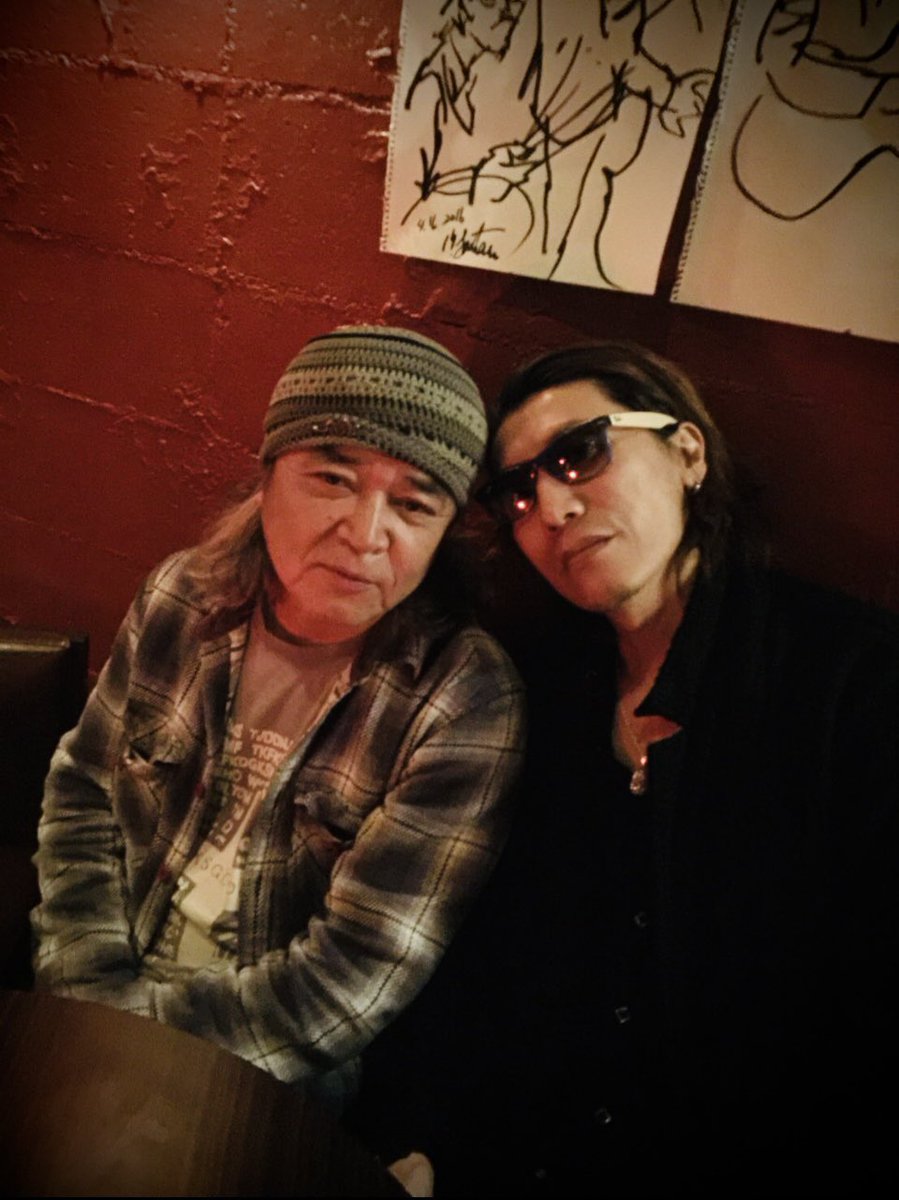 THETISTkatsu696's tweet photo. 土曜日の夜は森永さんの魂に会いに南青山RED SHOESへ
最初に出会ったのは昔
自分が働いていた
西麻布BAR AMRTA
確か96年頃
店が終わり1人飲みたい時
朝方BAR青山に行くと
森永さんとよく会いました
森永さんのイベント
第3土ヨー日には何度も
出演させて頂きました
ありがとう
森永博志さん https://t.co/ukVFDoaoVu