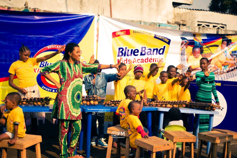 centremikanda's tweet photo. Clap de fin pour la semaine des valeurs positives avec l'apprentissage du xylophone avec Jeanne Lokomo samedi 16 août au Centre Culturel Mikanda.

A très bientôt pour le concert de restitution https://t.co/6HjXch7vbP
