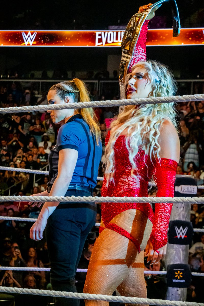ECBITW's tweet image. Atlanta was on Tiffy Time 🍑 

@tiffstrattonwwe 

#WWEEvolution