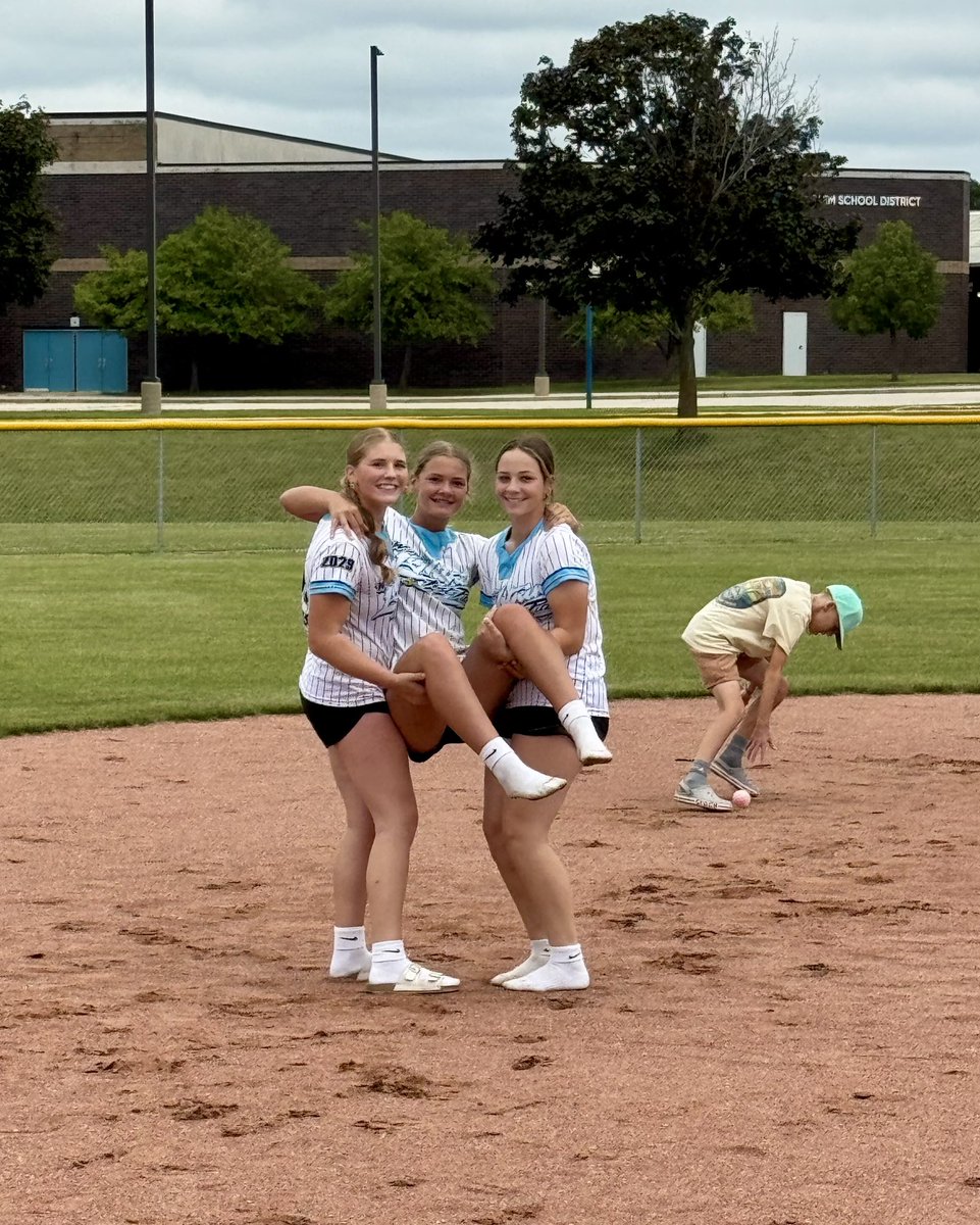 WI Lightning 2029/30 (@wilightning2029) on Twitter photo Great time today at our annual Lightning picnic to start the year!! Time to get to work!! #lightningpride <a href="/WI_LightningSB/">WI Lightning SB</a> Great time today at our annual Lightning picnic to start the year!! Time to get to work!! #lightningpride <a href="/WI_LightningSB/">WI Lightning SB</a>