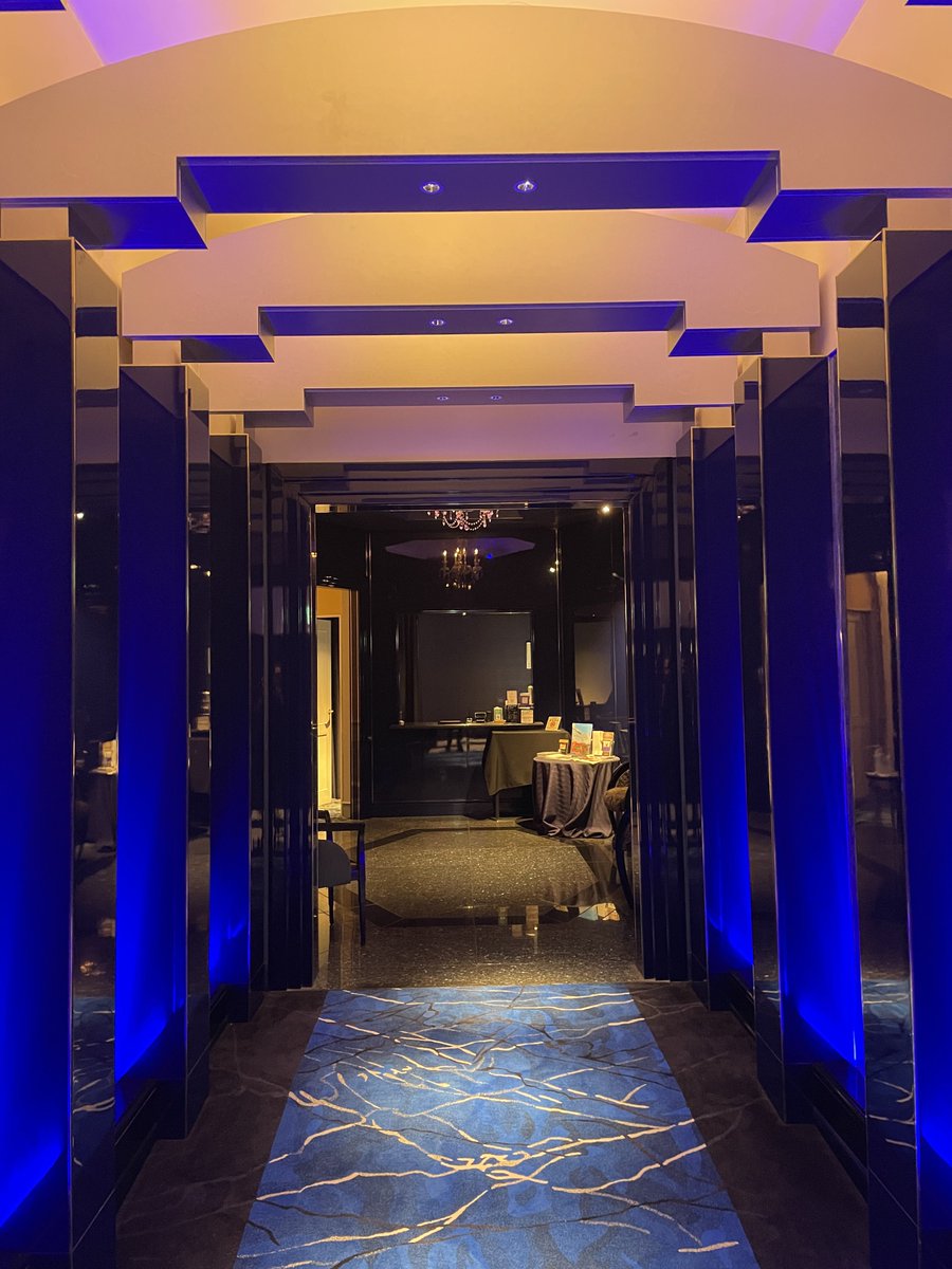 ニューオータニ東京🗼KATO's
鰻まぶし9000円
予想以上に美味しかった😆

和食レストラン🍣ですがモダンラグジュアリーラウンジみたいな雰囲気

アメックスフリースティギフトで宿泊する人が増加🥀

店内にお客さんいなくて撮影したから記事作りました⬇️
kuneruasobu1192.jp/newotani-kato/