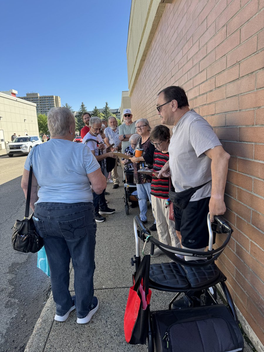 Serena Mah (@serenacmah) on Twitter photo Met so many amazing people in #yeg volunteers and people signing the #ForeverCanadian petition. One man said “you are making sure my grandkids have a future! #ableg #abpoli #cdnpoli <a href="/LukaszukAB/">Thomas A. Lukaszuk</a>
#drumheller received 400 signatures in just 2 hours! 💪❤️🇨🇦 Met so many amazing people in #yeg volunteers and people signing the #ForeverCanadian petition. One man said “you are making sure my grandkids have a future! #ableg #abpoli #cdnpoli <a href="/LukaszukAB/">Thomas A. Lukaszuk</a>
#drumheller received 400 signatures in just 2 hours! 💪❤️🇨🇦