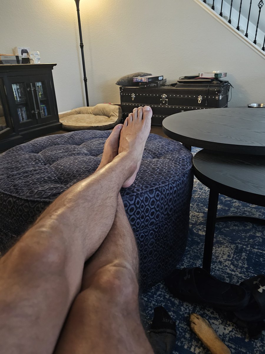 Need a cute boy to suck my toes. Where you at?