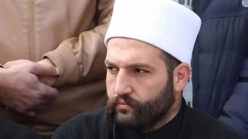 سؤال لأهلنا في السويداء:
برأيكم، شو بيمثّل الشيخ ليث البلعوس اليوم داخل المحافظة؟ شخصية دينية/ اجتماعية، زعيم محلي، ولا صوت من أصوات الشباب؟

وبرأيكم كم تقريباً عدد الناس أو المجموعات اللي بتتبع خطه أو بتتأثر فيه؟
#تفاعل #سوريا 🇸🇾