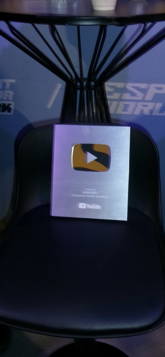 itlegend's tweet photo. 100k 🥳واذا منت مبتبت بتبت 🐧 https://t.co/g5JcWOSz7k