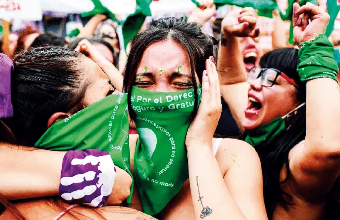 📢🟣 La violencia digital contra el periodismo feminista aumenta, mientras las plataformas censuran y los medios carecen de protocolos.

La Red Ética conversa con <a href="/lucianapeker/">Luciana Peker</a> sobre cómo resistir este hostigamiento. ✊🏽 Lee más aquí. fundaciongabo.org/es/etica-perio…