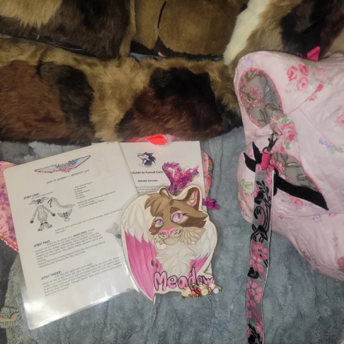 SnoutStitch's tweet image. ✨ Unleash the beast, don’t hold back—run wild, shine bright, and OWN it! 🐾🔥
#FursuitFriday #Furry #Fursuiter #StayPawesome