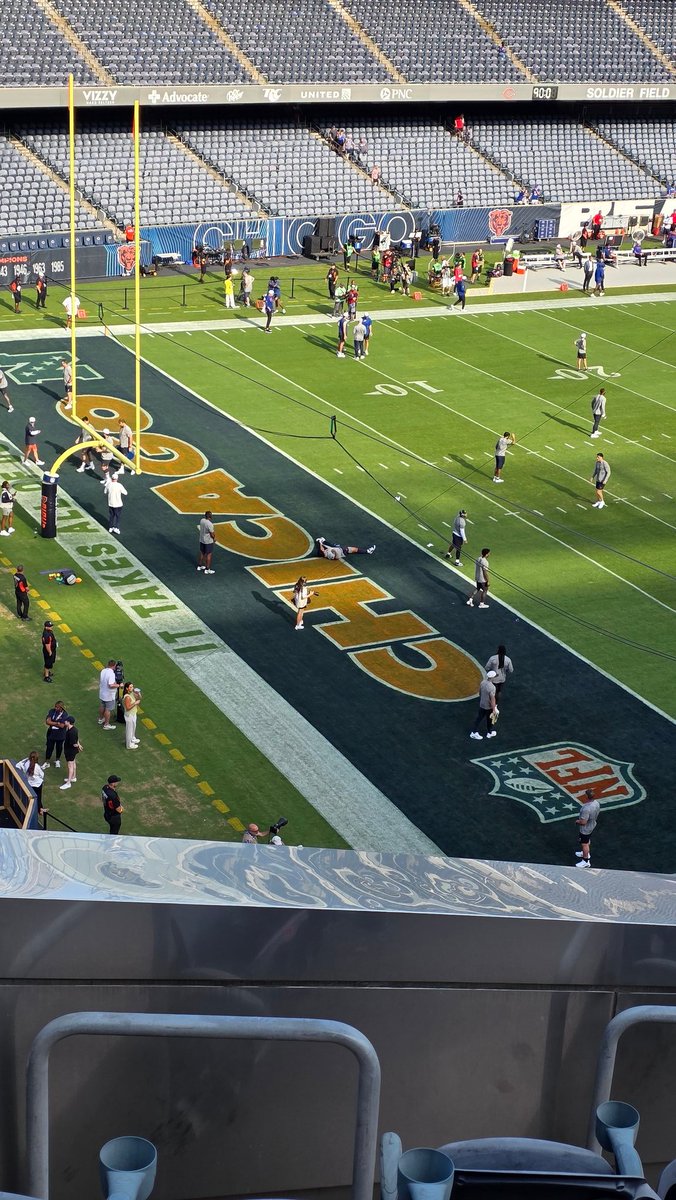 csmead7's tweet image. You are looking live.. preseason pregame Soldier Field