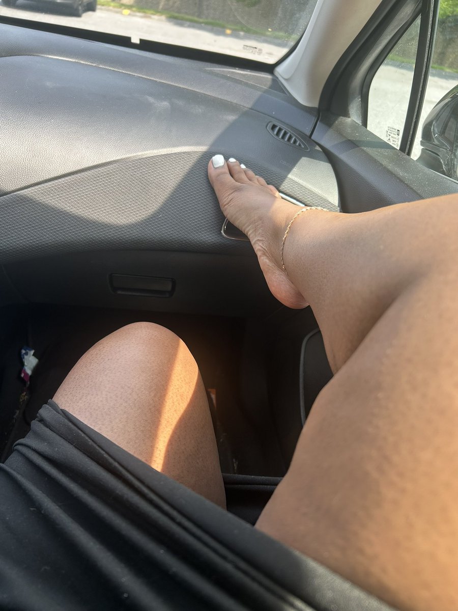 Domme Lynn 🧎🏼👢 tweet media