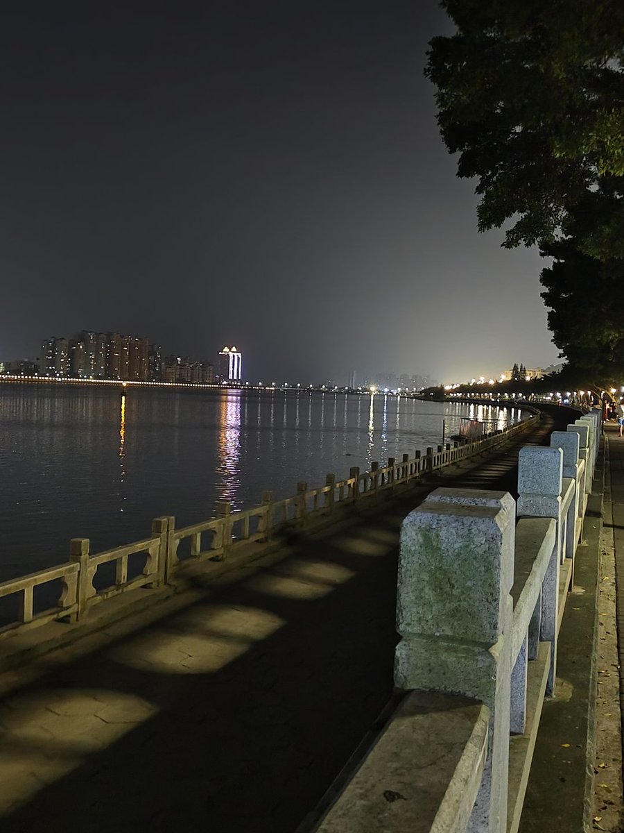 こ の‍天 気のᱸラ‍ン ニ᠎ン グ は​1日1日ᱸ続ᱸけ ら​れ᠎る の で​、ᱸ同じアウトドアの姉妹は暑さ対策に気をつけなければなりません