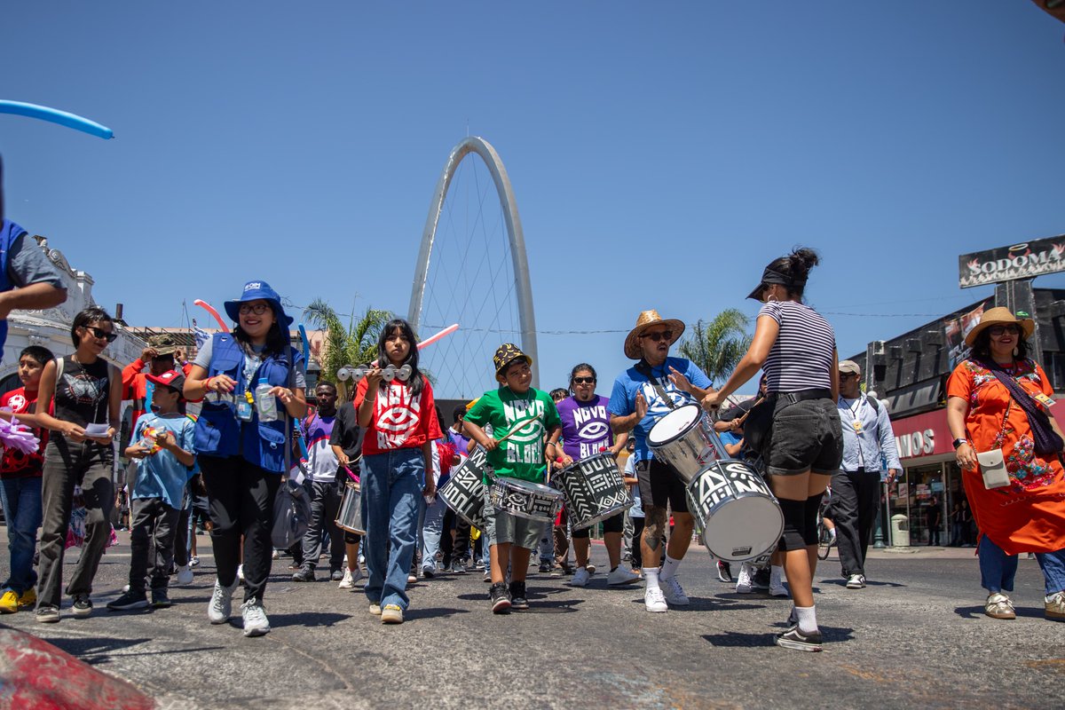 Carnaval de las Mariposas visibiliza la diversidad de las juventudes migrantes 🦋

Hoy en el Día Internacional de la Juventud, el desfile del Carnaval transformó la Avenida Revolución en un espacio de celebración y reconocimiento cultural

#NoticiasDeTijuana #LaJornadaBC

Más