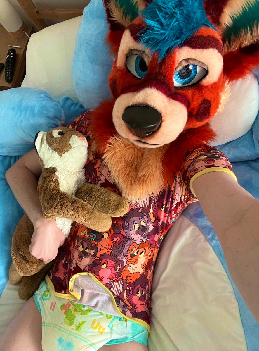 crayon_the_bou's tweet photo. Coyote on coyote! Amazing new onesie from @OnesieDownunder! https://t.co/uEuLEJzdYk