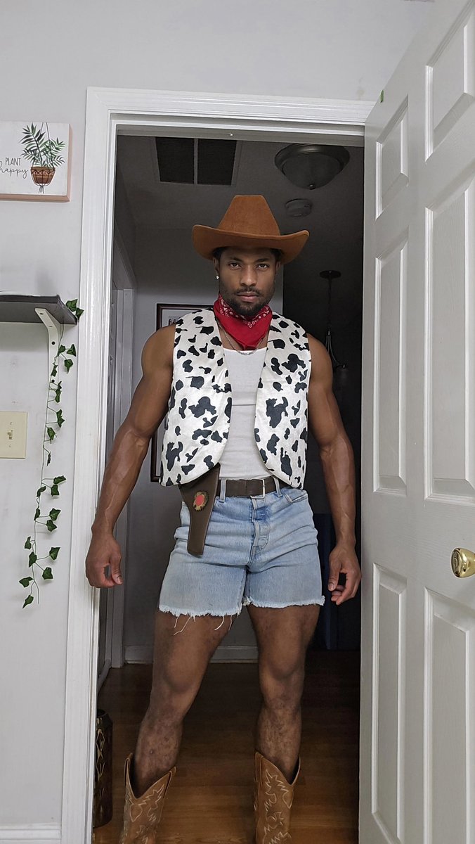 DJCroft_'s tweet image. It's My Birthday 🎂 🥳 
.
.
#leo #leoseason #cosplayer #Birthday #cumpleaños #specialday #cosplay  #cowboy