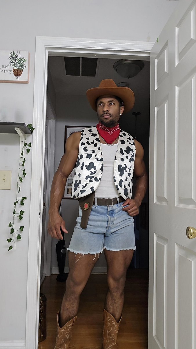 DJCroft_'s tweet image. It's My Birthday 🎂 🥳 
.
.
#leo #leoseason #cosplayer #Birthday #cumpleaños #specialday #cosplay  #cowboy