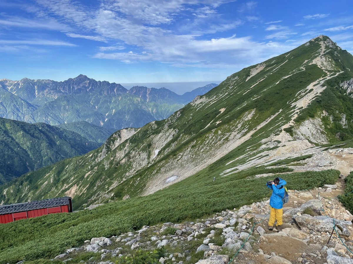 無事に4人で唐松岳登頂出来ました😊これから下山しまーす
