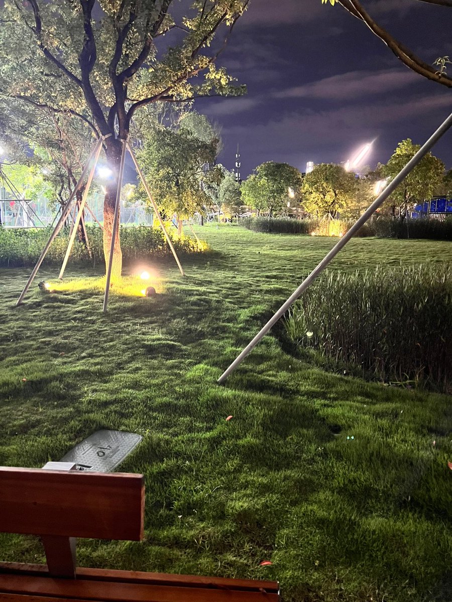 夜​風 ～
どれだ け の 夢ᱸを 吹᠎い᠎て‍き た᠎の 
走‍るのが好きな女の子はみんな美しい！🏃🏻‍♀️