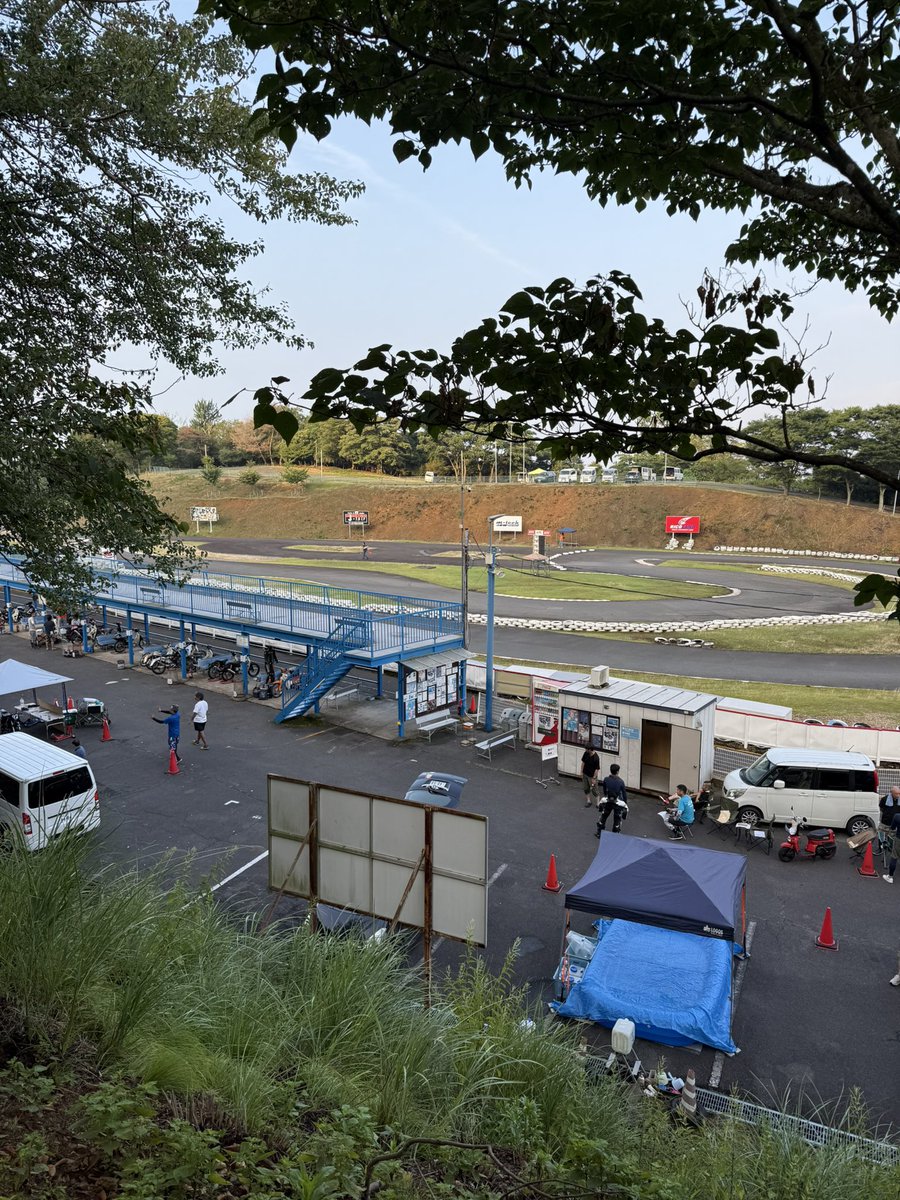 昨日は近スポの耐久レースのお手伝いに。
夏のレースでしたが、ライダーみんな、めっちゃ凄かった…

コース上は40度越え、天気によって変わるコンディション、車体トラブル…
そんな中で周回を重ね、ファステストラップを刻んでいく様は、見ててちょっと感動しました…！