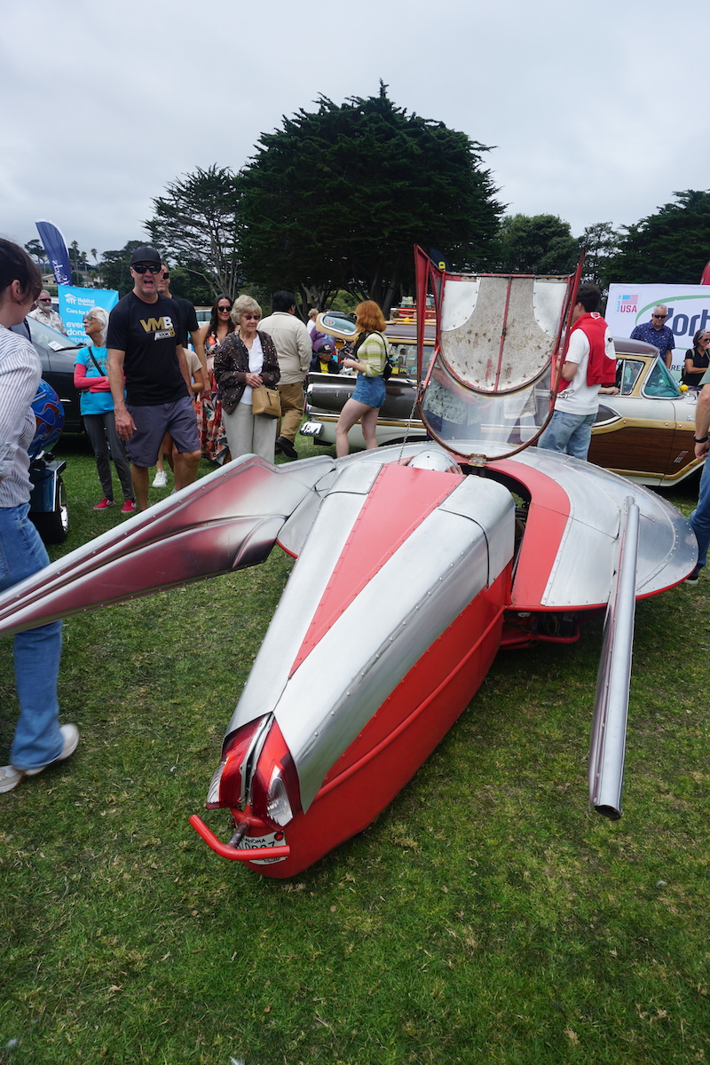 MIRA_OBS's tweet photo. A win for space in Monterey #CarWeek on Saturday as the saucer-styled "Galaxy Glider" took first place in the Concours d'Lemons. @MontereyCarWeek
It presented as a 3-wheeled gas-powered vehicle but we suspect it has other means of propulsion. https://t.co/kjEcEBfl9X
