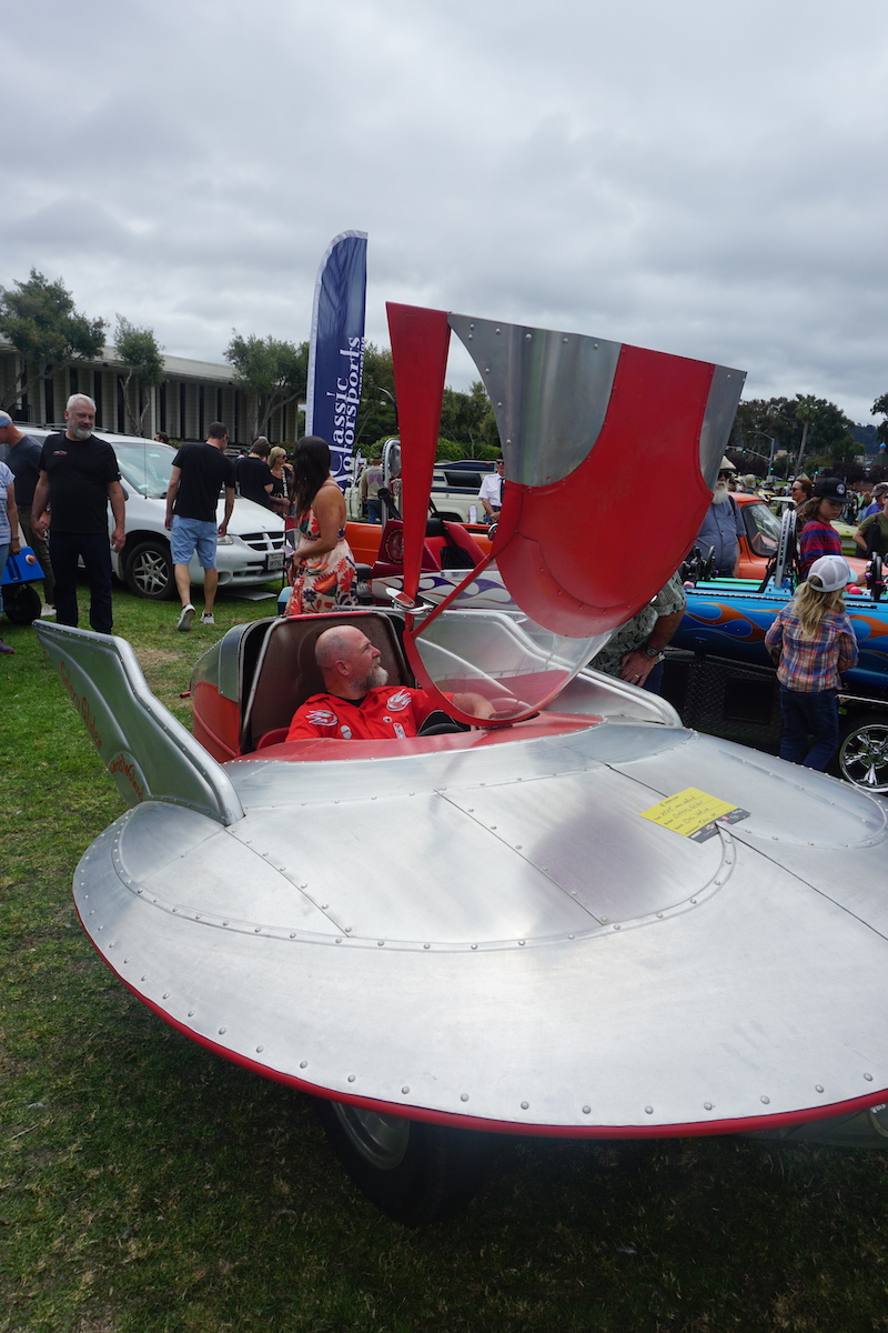 MIRA_OBS's tweet photo. A win for space in Monterey #CarWeek on Saturday as the saucer-styled "Galaxy Glider" took first place in the Concours d'Lemons. @MontereyCarWeek
It presented as a 3-wheeled gas-powered vehicle but we suspect it has other means of propulsion. https://t.co/kjEcEBfl9X