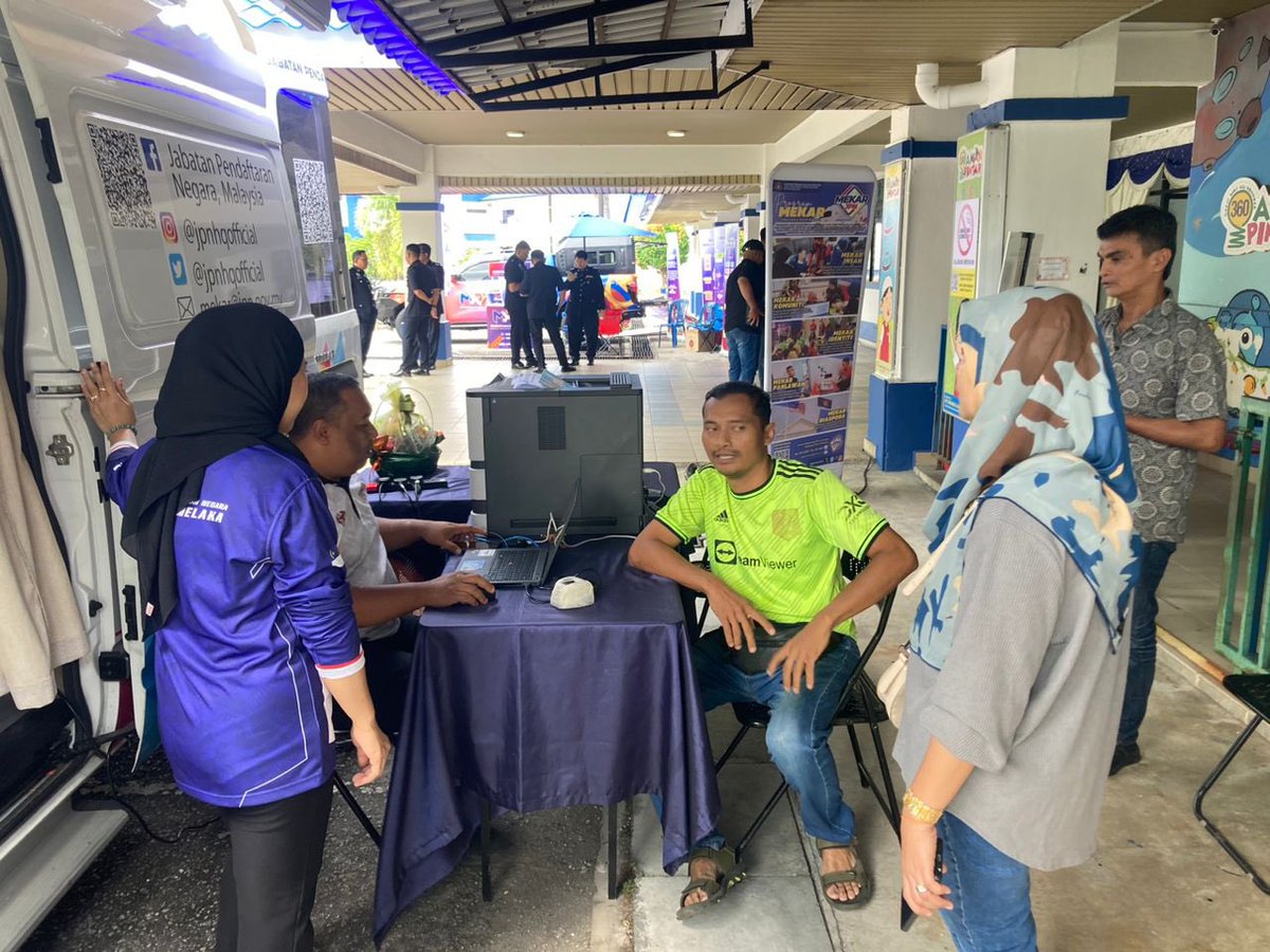 jpnmelaka's tweet image. Program Temu Seru (Outreach) KDN (16 Ogos 2025)
🚐 JPN Melaka dijemput sebagai pempamer &amp;amp; membuka Van MEKAR sempena Program Temu Seru (Outreach) KDN di IPK Melaka. Program berjalan lancar 👍
#JPNMelaka #VanMekar #KDN