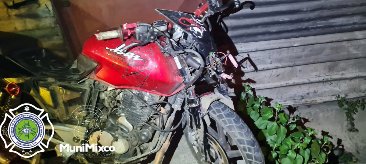BOMBEROS MUNICIPALES DE MIXCO (@bomberosm_mixco) on Twitter photo #INFORMACION2025| 🇬🇹
#BOMBEROSMUNIMIXCO
#Accidentes_de_Transito
Km 18 Ruta a Ciudad Quetzal
Los <a href="/BomberosM_Mixco/">BOMBEROS MUNICIPALES DE MIXCO</a> asisten a conductor de moto, quien colisiona a vehículo con resultados de golpes y erosiones. #INFORMACION2025| 🇬🇹
#BOMBEROSMUNIMIXCO
#Accidentes_de_Transito
Km 18 Ruta a Ciudad Quetzal
Los <a href="/BomberosM_Mixco/">BOMBEROS MUNICIPALES DE MIXCO</a> asisten a conductor de moto, quien colisiona a vehículo con resultados de golpes y erosiones.