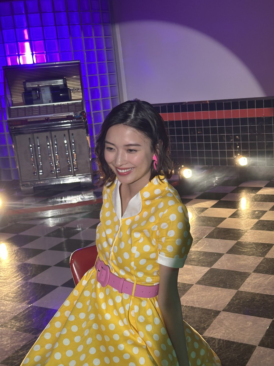 MizukiKayashima's tweet photo. 大泉洋さんの新曲「キラーチューン！」のMVに出演しています！

大泉さんが撮影の合間にメッセージ動画や差し入れをくださり、とても楽しい現場となりました😊

可愛い衣装で撮影しました👗

ぜひご覧ください！👀
https://t.co/4D5EQmINWj

#大泉洋 さん
#キラーチューン！
#茅島みずき https://t.co/u53qQEnqXa