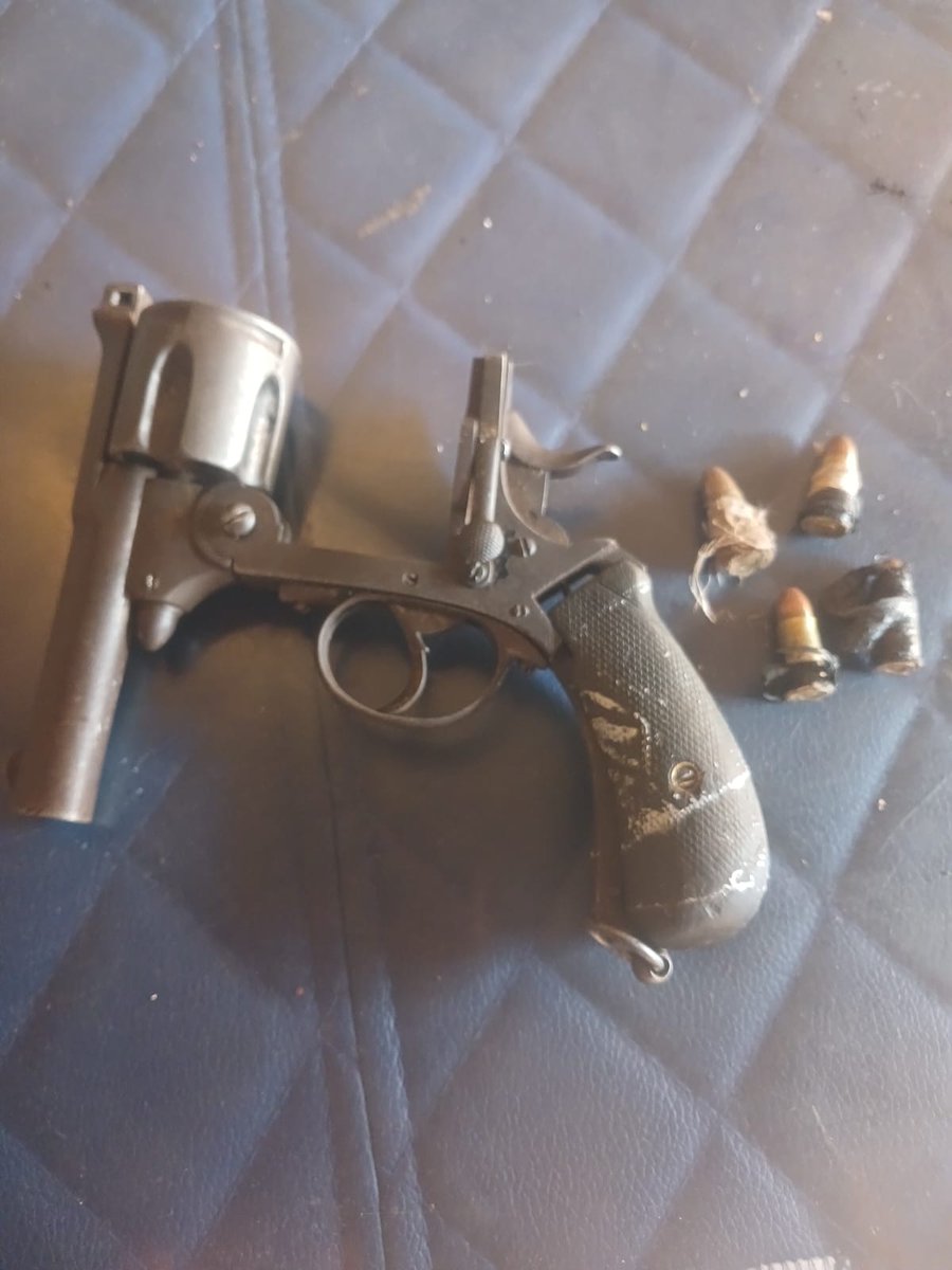 #sapsLIM Two suspects, aged 26 and 27 respectively, were arrested for possession of unlicensed firearm with ammo, possession of suspected stolen property and contravention of immigration laws, at Makgoba Village,  Modjadjiskoof policing area, on Sunday, 17/08. ME