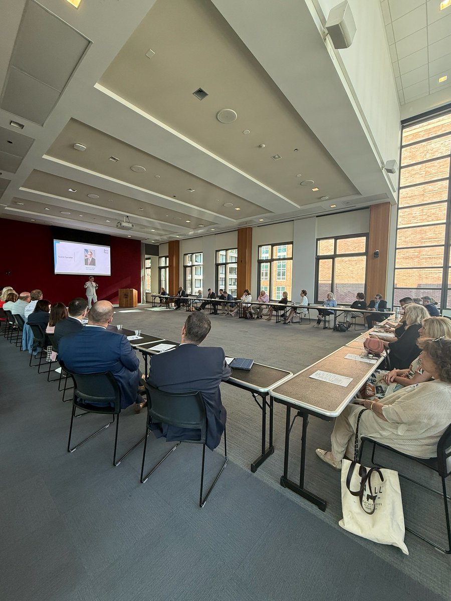 ChicagoDOF's tweet image. City Comptroller Michael Belsky joined the Magnificent Mile Association’s August Executive Board &amp;amp; Board of Directors Meeting, sharing the critical work Chicago’s fiscal team is leading. Despite challenges, Chicago's focus remains clear: strengthening the City’s financial future.