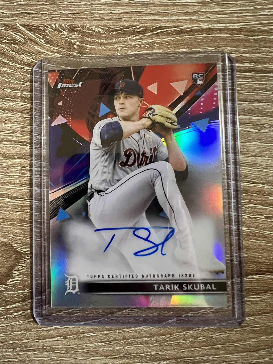 Summer cleaning, checking some of my stored cards and I find this gem! A beautiful Topps Finest Tarik Skubal Rookie Auto
#Detroit