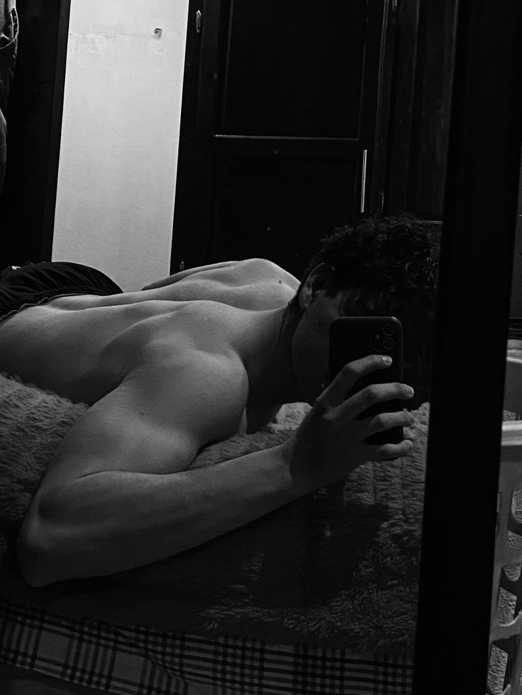 Alpha404_'s tweet image. Undressed