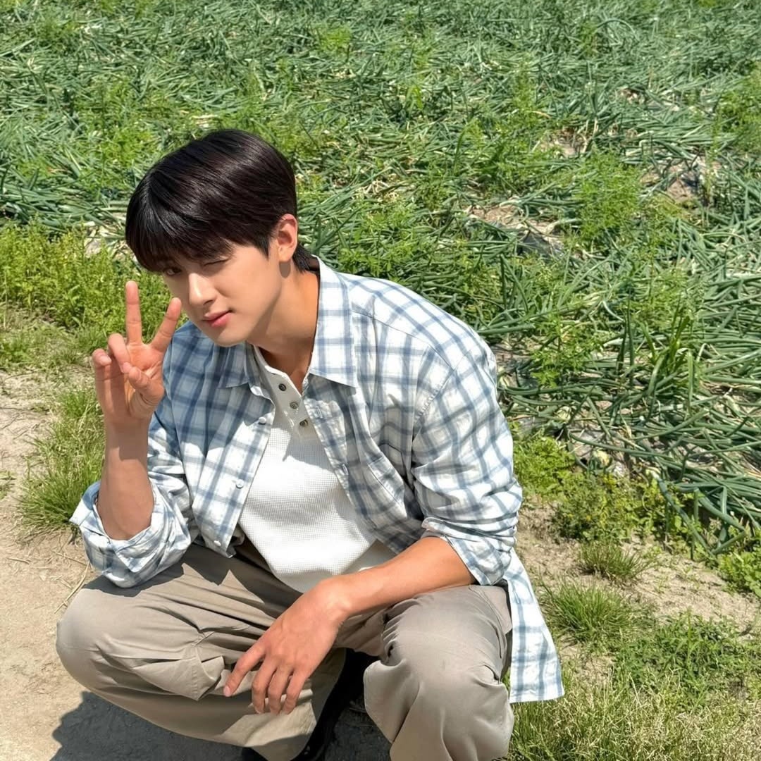 24hrsofldf's tweet photo. yeri x minkyu few tweets au–
long time no c https://t.co/nEeqUI3Vhu
