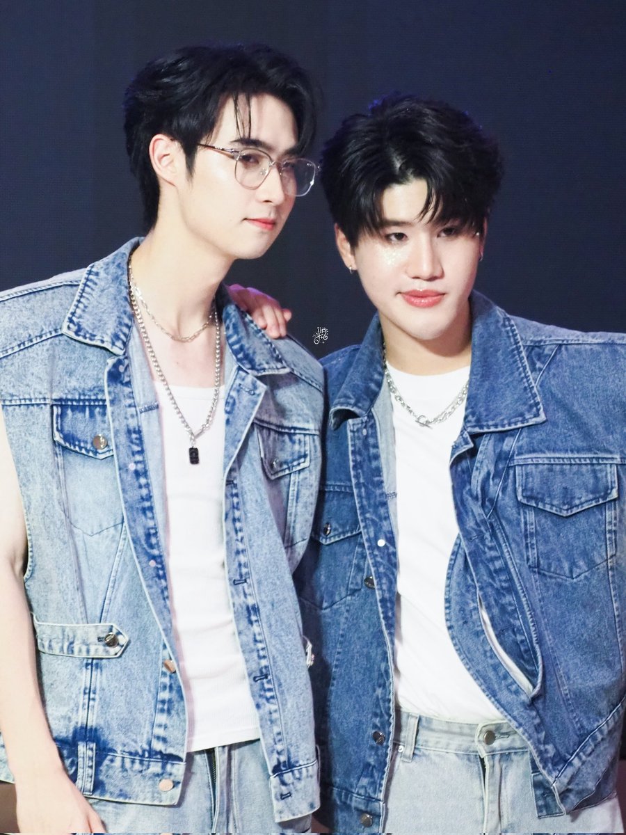 ♡ Thread DogBro EP.4 at Major Sukhumvit ♡

หมาน้องEP4
#DogBroEP4 #Jinjetji_pic #เชื่อใจป๊าก #Tiiger #kongphom_fw #skychaithawat