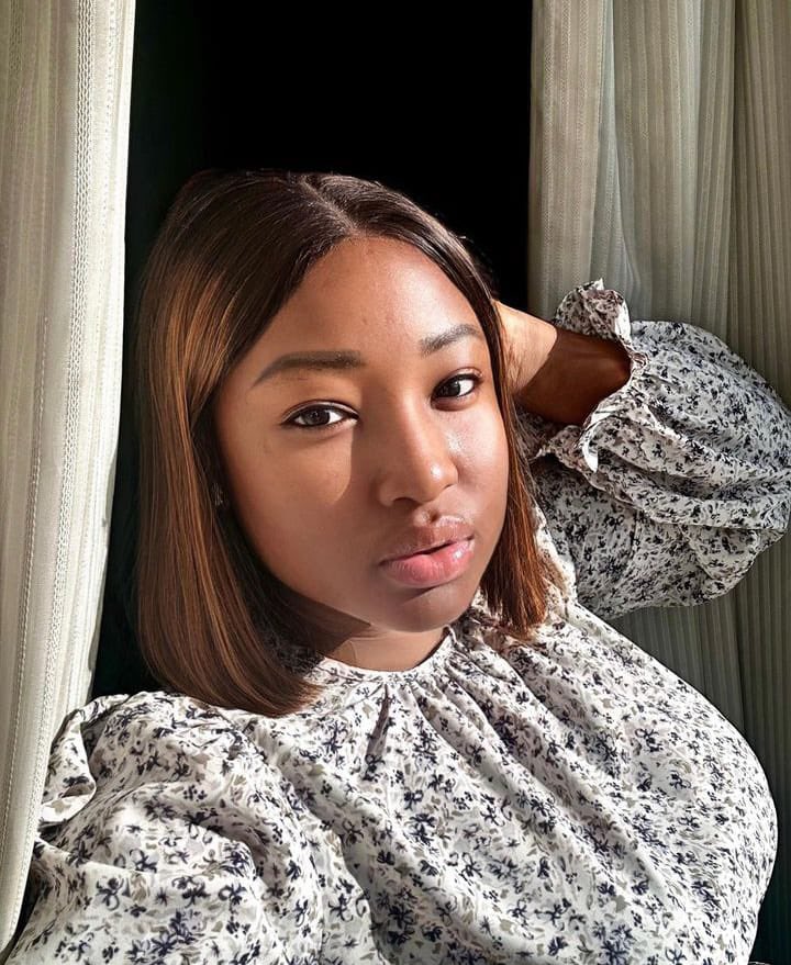 Humaira__h's tweet image. Can I have your WhatsApp number pls?