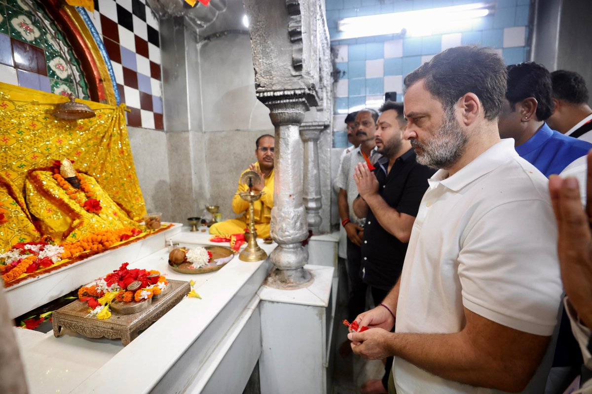Congress (@incindia) on Twitter photo नेता विपक्ष श्री <a href="/RahulGandhi/">Rahul Gandhi</a> और INDIA गठबंधन के नेताओं ने देवकुंड सूर्य मंदिर में पूजा-अर्चना कर, देश में सुख-शांति और समृद्धि की कामना की।
📍 औरंगाबाद, बिहार नेता विपक्ष श्री <a href="/RahulGandhi/">Rahul Gandhi</a> और INDIA गठबंधन के नेताओं ने देवकुंड सूर्य मंदिर में पूजा-अर्चना कर, देश में सुख-शांति और समृद्धि की कामना की।
📍 औरंगाबाद, बिहार