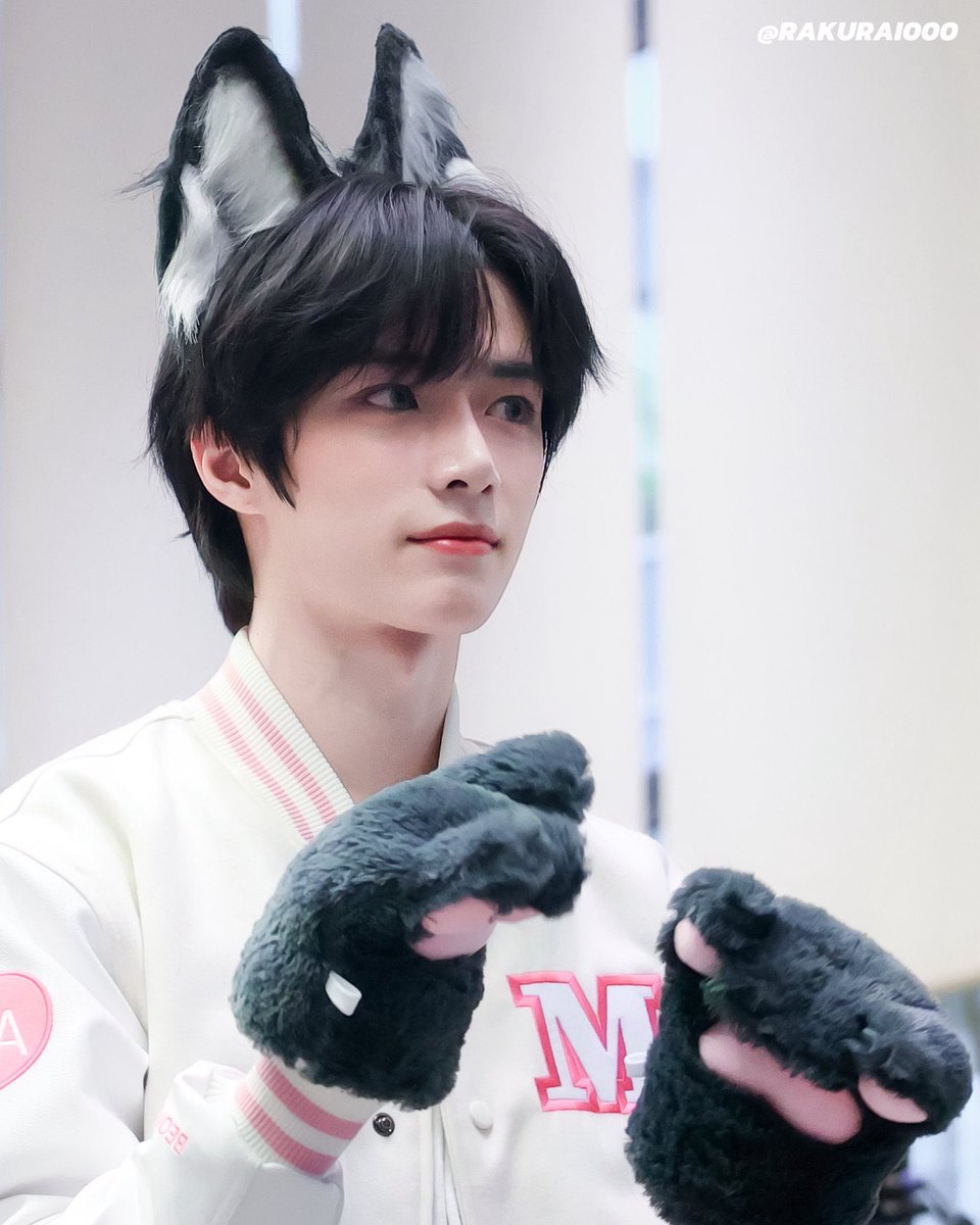 beomgyucloudy's tweet photo. He looks so good ☁️
 #범규 #BEOMGYU #TXT https://t.co/M1IeLd15zt