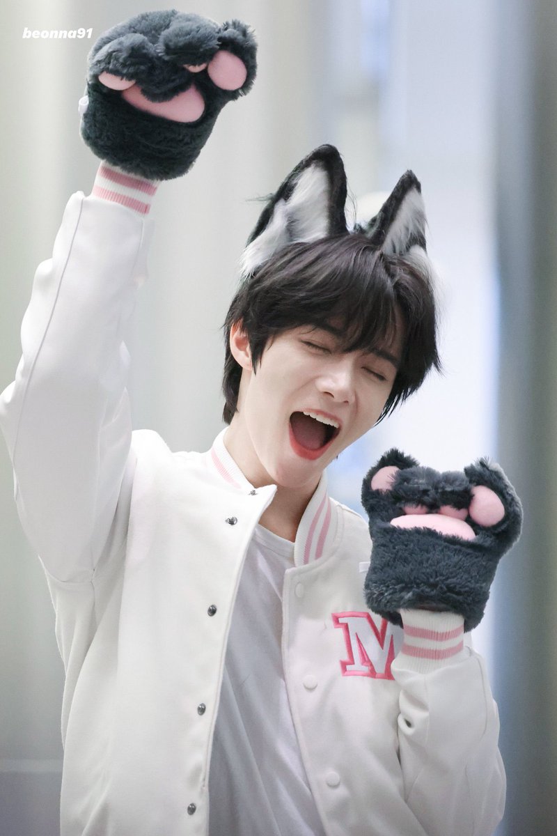 beomgyucloudy's tweet photo. He looks so good ☁️
 #범규 #BEOMGYU #TXT https://t.co/M1IeLd15zt