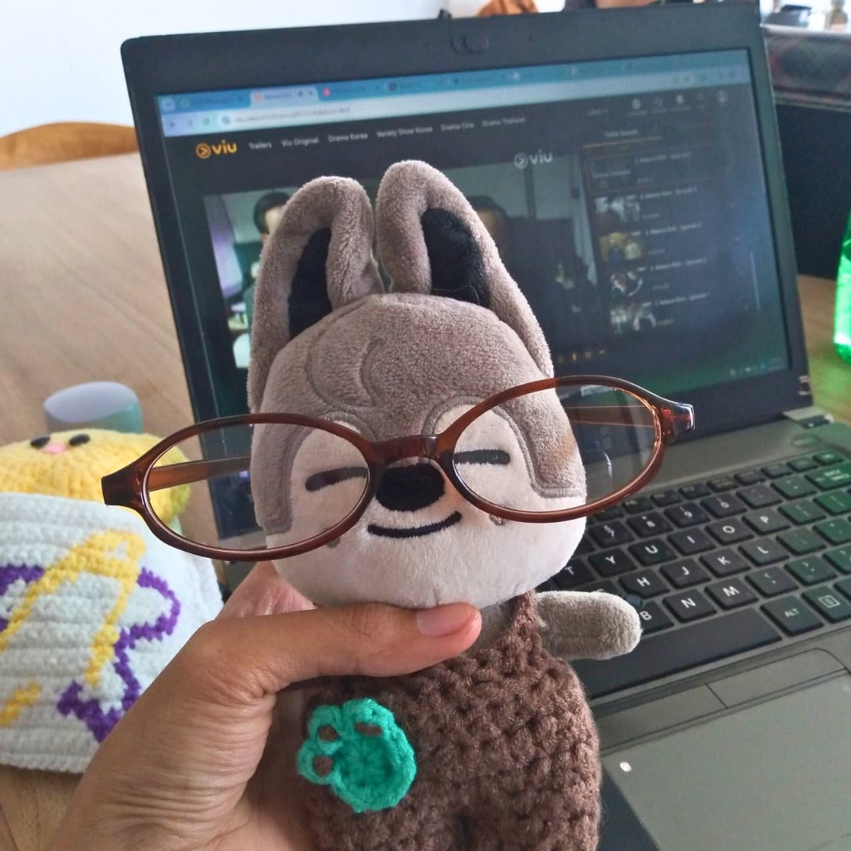 Hai guysss 💕 ada kabar sedih dikit nih 😢Open PO baju rajut SKZOO harus diundur dulu karena beberapa faktor. Tapi tenang, PO-nya bakal dibuka setelah masa PO album Karma! 🐰✨ Sambil nunggu, kalian juga boleh banget kasih ide atau referensi lain buat PO ini 💡