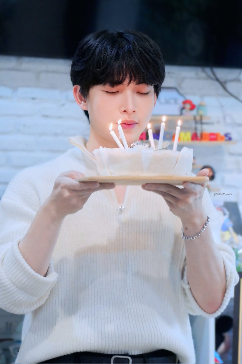 peesu__s's tweet photo. 17 Aug 25 : HBD 26 ขวบคร้าบบ 🎂🎉 @Tai_tnp #taitnp https://t.co/ydhuWVvExs