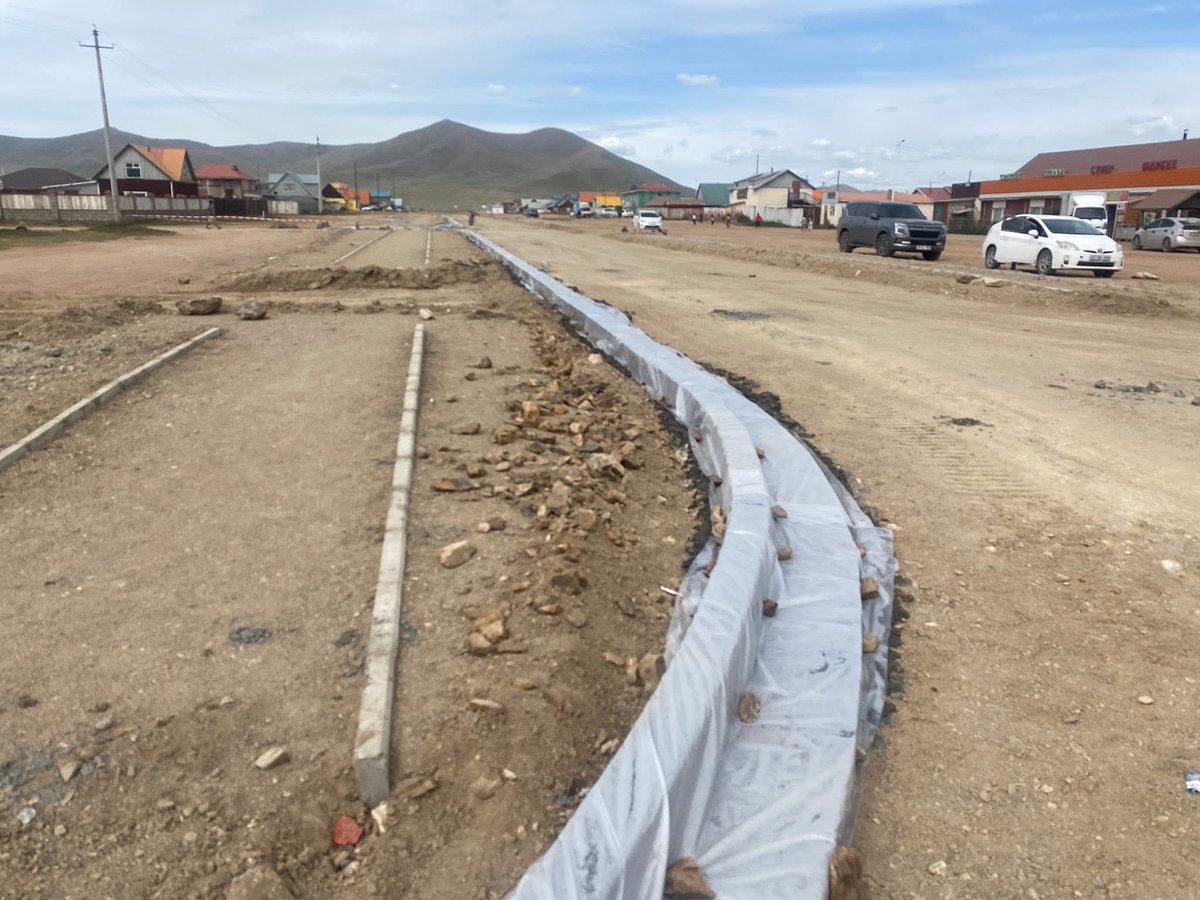 Хөвсгөлд боржуур хийж байгаа нь. 
Валют зарлагдаж, импортын чанар муутай шахмал боржуур өндөр үнээр шахаж завшдаггүй ажээ.