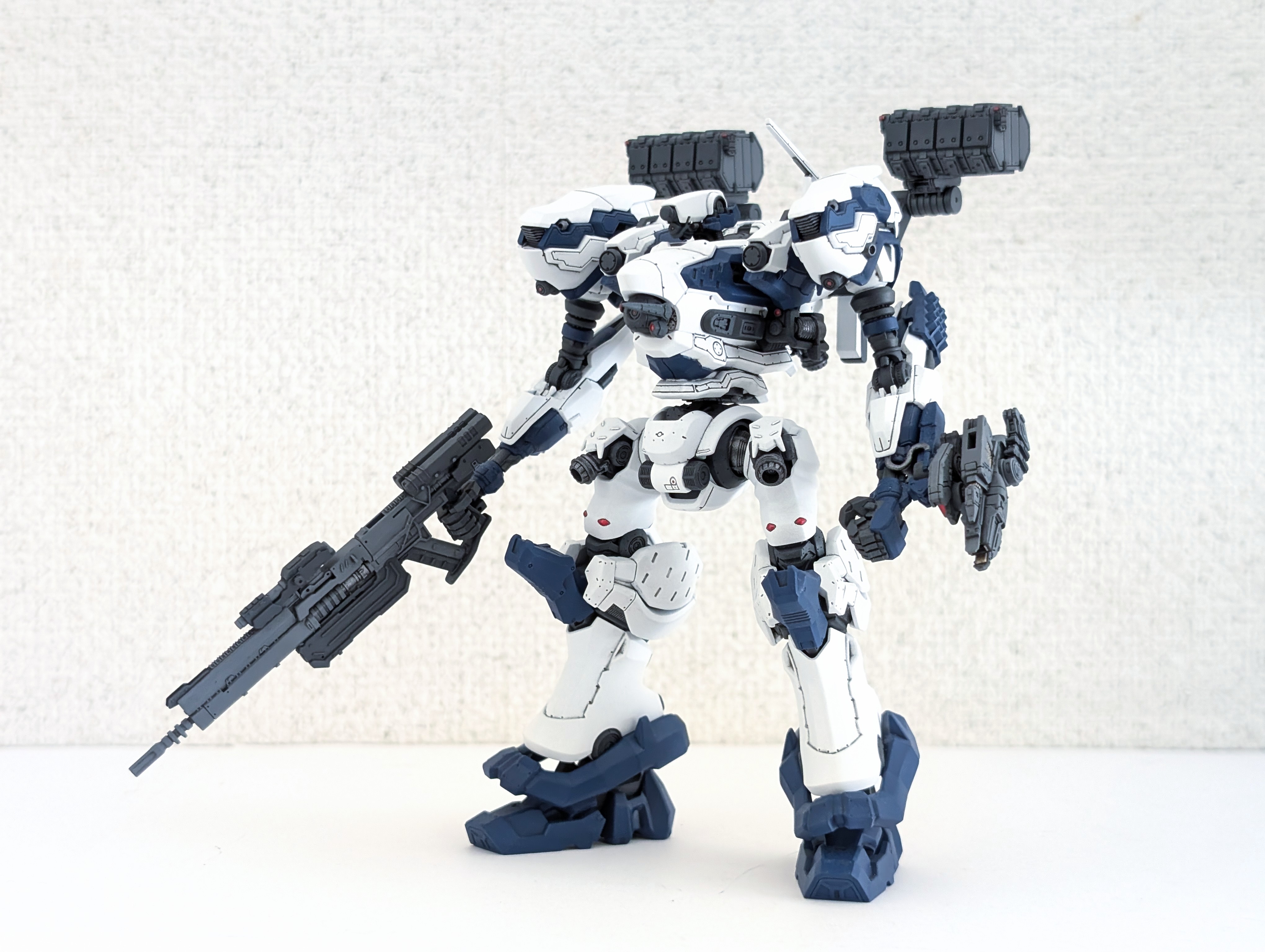 伸び～るロボット❁¨̮スクイーズ Make: Japan | 会場に突如現れた8体の「魔改造モンスター」たち